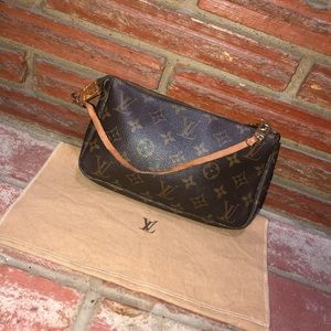 Pochette Accessories authentic !